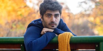 Внуците на мој пријател сè уште чекаат да ги спасат под урнатата зграда: интервју со турскиот глумец Толга Ортанџил