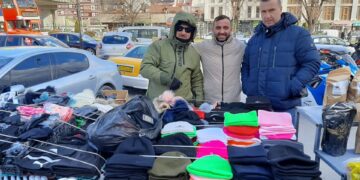 Тезгаџии од Бит-пазар цело тезге со капи и шалови го дадоа за децата настрадани во земјотресот во Турција