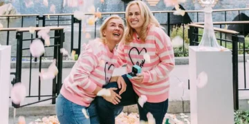 Актерката Ребел Вилсон се сврши со партнерката Рамона Агрум во Дизниленд