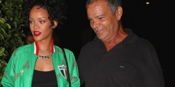 Таткото на Ријана дознал дека пејачката е бремена на Супербол