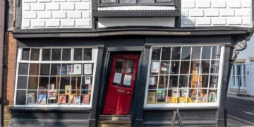 Крива куќа од 17 век туристичка атракција во Кентербери