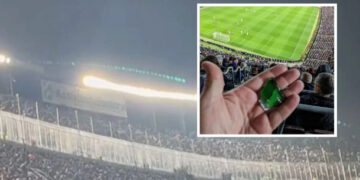 Хулигани на Манчестер јунајтед фрлаа шишиња со мочка кон навивачите на Барселона