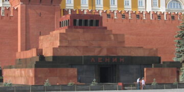 Пијан маж се обидел да го украде телото на Ленин од мавзолејот во Москва
