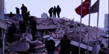 Цел одбојкарски тим е затрупан под урнатините на хотел во Малатија