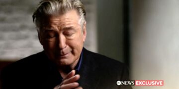 Три члена од филмската екипа на „Раст“ го тужат Алек Болдвин откако ја застрела снимателката