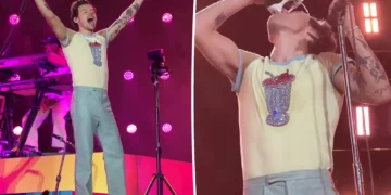 (Видео) Хари Стајлс среде концерт си ја соблече патиката и од неа се напи вода