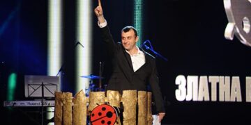 Кијану Ривс ги изненади вработените во селски паб кога им се појави на ручек