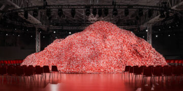 (Видео) Со кондоми за гостите на ревијата за „Дизел“ почна Модната недела во Милано