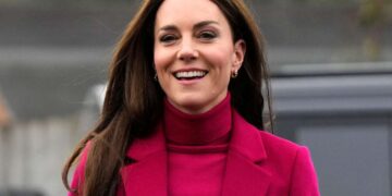 (Видео) Кејт Мидлтон го прекрши кралскиот протокол и направи селфи со маж на пазар во Лидс