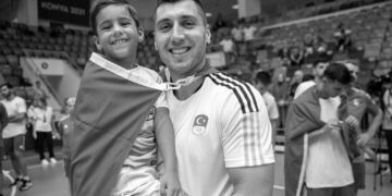 Капитенот на турската репрезентација и син му загинаа во земјотресот