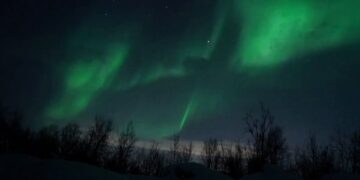 Пилот го летал патничкиот авион наопаку над океан да можат патниците да ја видат поларната светлина