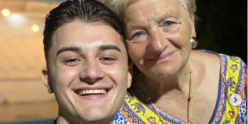 Баба и внук глумеле дека се во врска за да бидат популарни на социјалните мрежи