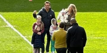 Блејк Лајвли и Рајан Рејнолдс првпат позираа со сите четири деца