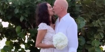 Брус Вилис и Ема Хеминг ги обновија брачните завети