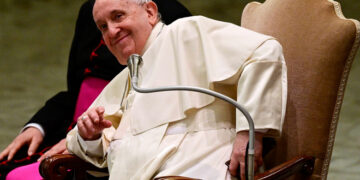 Вози „Фиат“, не гледа телевизија од 80-те и го слуша Моцарт, Папата Франциско 10 години на чело на Ватикан