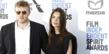 Бившиот сопруг на Емили Ратајковски обвинет за секусално вознемирување