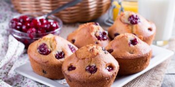 Мафини со вишни и бела чоколада