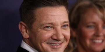 (Видео) Џереми Ренер се враќа во форма откако беше прегазен од чистач за снег