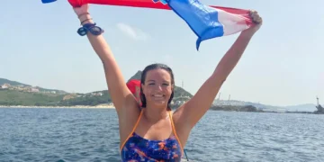 Хрватската пливачка Дина Левачиќ е најмладата жена во историјата која преплива седум теснеци