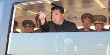 Возот на Ким е вистинска мистерија, кога тој поминува сите други мора да застанат