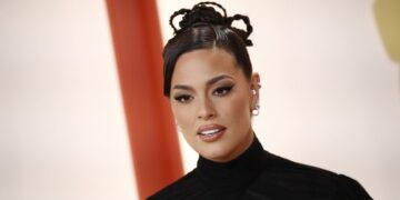 (Фото) По доделувањето на Оскарите, Ешли Греам позираше гола на Инстаграм