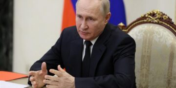 Путин ќе биде задавен ако ја изгуби војната со Украина, тврди бивши руски командант