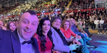 (Видео) Журката до три сабајле на коктелот после Бубамара: во еден глас ечеше „Лихнида кајче веслаше“  