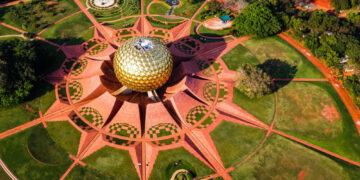 Место кое се смета за совршена држава, нема пари, закони, автомобили и постојано владее хармонија