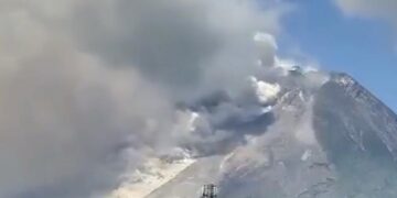 Повторно еруптираше вулканот Мерапи во Индонезија