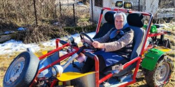 Баба Винка од Ниш на 80 години вози како Шумахер, затоа што во младоста немала можност да вози автомобил
