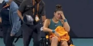 (Видео) Најдобрата канадска тенисерка Бјанка Андреску поради повреда го предаде мечот