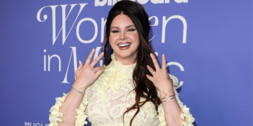 Пејачката Лана Дел Реј се сврши со музичкиот менаџер Еван Виникер