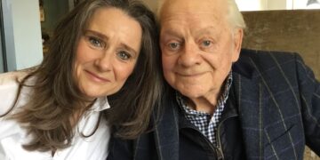 Дел Бој од „Сплетки“ 52 години не знаел дека има ќерка