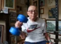 Дедо на 86 години собори рекорд во дигање тегови