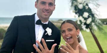 Манекенка со рак во четвртиот стадиум од партнерот ја добила венчавката од соништата: „Сакав да се омажам пред да ми падне косата“