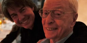 Мајкл Кејн наполни 90 години: Премногу се забавувам за да престанам да глумам