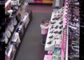 (Видео) Дете зема машинка за бричење во продавница па остана без коса