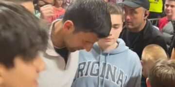 (Видео) Ѓоковиќ му подари 100 евра на дете кое му ја најде платежната картичка