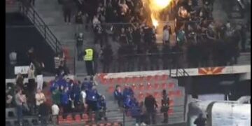 Хаос во „Јане Сандански“, се судрија Чкембари и Комити, прекинат натпреварот