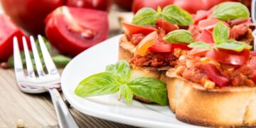 Брускети со фил од туна