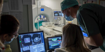 Во Хрватска првпат е уништен тумор со помош на вештачка интелигенција и роботска рака