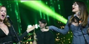 (Видео) Каролина и Елена конечно заедно запеаја во јавност