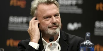 „Не се плашам да умрам, но тоа би ме изнервирало“, рече глумецот Сем Нил кој боледува од рак