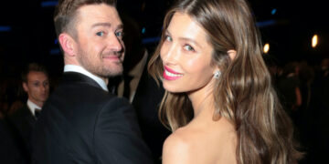 Џастин Тимберлејк носи чанта со мотиви на тиква во новата кампања на „Луј Витон“