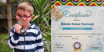 Осумгодишниот генијалец Македон Димитровски го доби сребрениот медал освоен на интернационален натпревар по математика