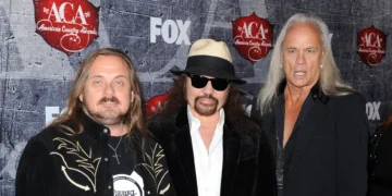 Почина гитаристот Гери Росингтон, последниот член од култниот рок-бенд „Линирд скајнирд“