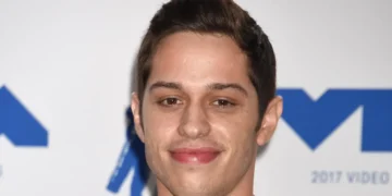 Пит Дејвидсон имал сообраќајна несреќа, со автомобил удри во куќа во Беверли Хилс