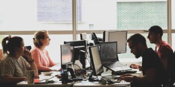 Новинари ќе бидат заменети со вештачка интелигенција, најави газда на германски весници