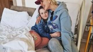 Тамара во болница со ќерката: не стигна да им се израдува на убавите пораки за новата песна