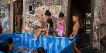 Учениците во Аргентина на училиште може да одат во костим за капење